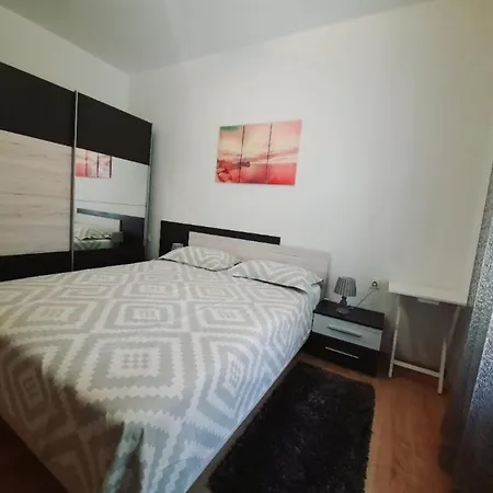 Nena Near The Center With Free Parking Apartmán