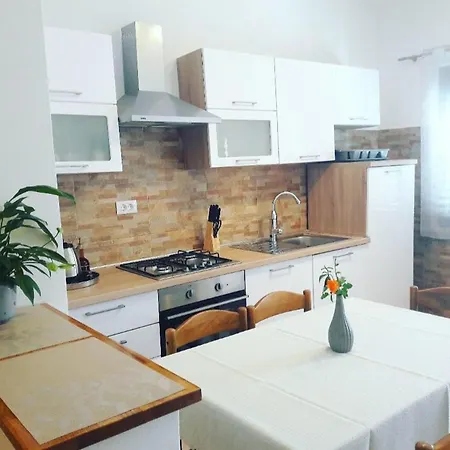 Apartment Nena Near The Center With Free Parking