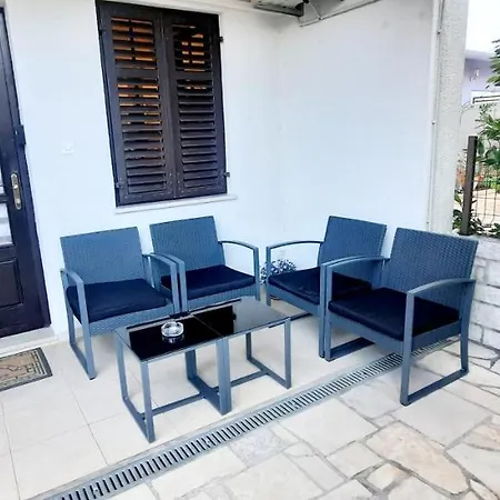 Nena Near The Center With Free Parking * Pula